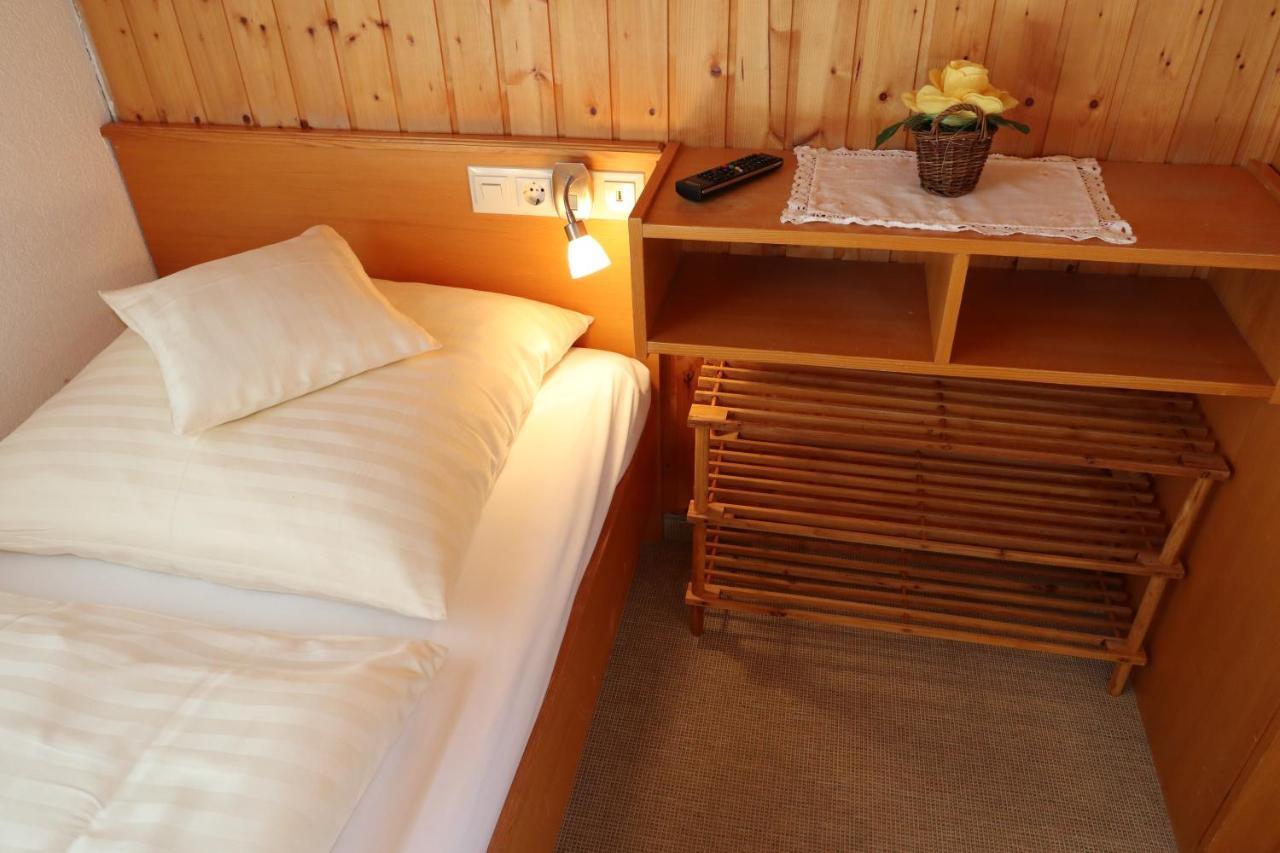 Höhenpension Glashütte Bed&Breakfast Frühstückspension Hotel GARNI Bonndorf im Schwarzwald Exterior foto